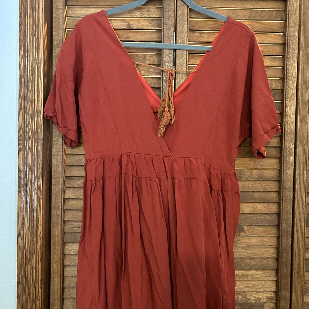 Rust Red V-Neck Dress - Picture 3 of 4